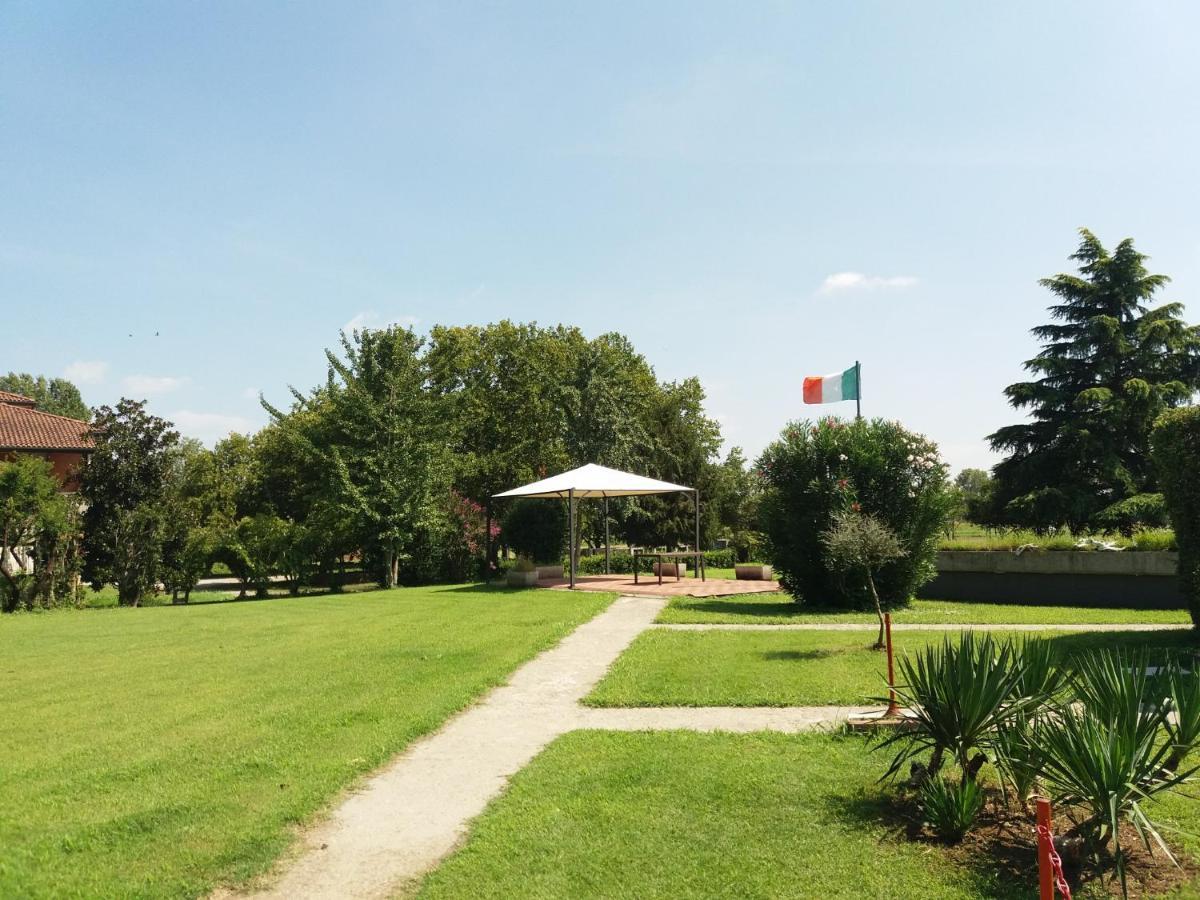 Hotel Verri Misano di Gera dʼAdda Exterior foto